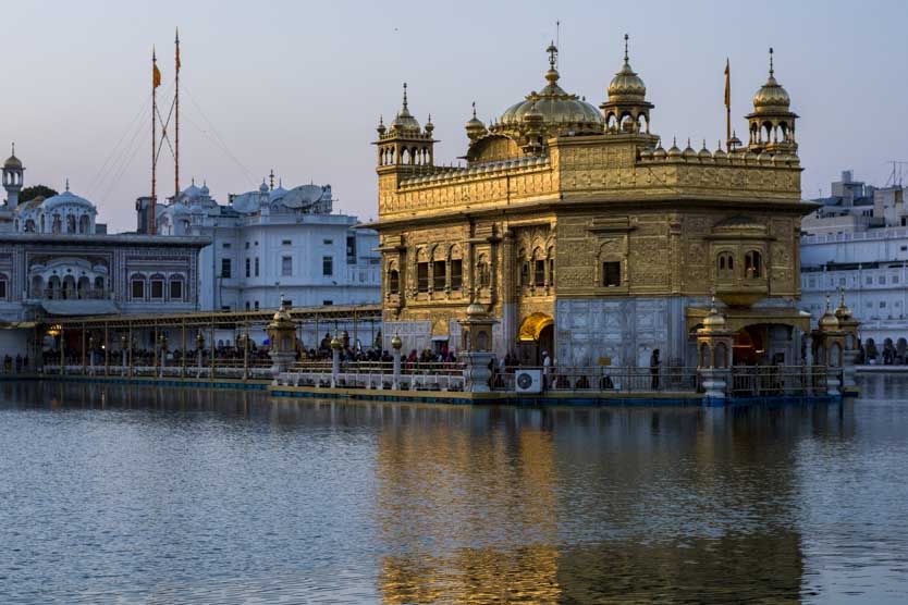 El Templo Dorado de Amritsar, el gran santuario de los sij en India