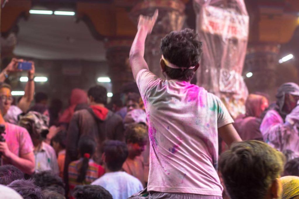 El templo de Mathura durante el Holi