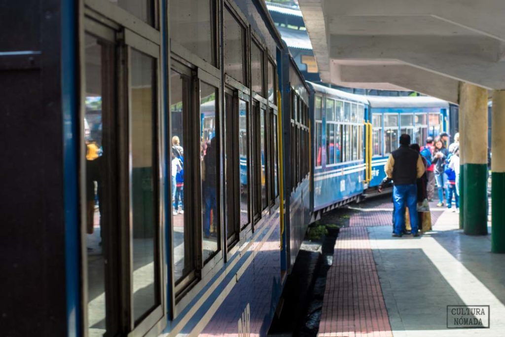 El Toy Train, a punto de partir de la estación de Darjeeling