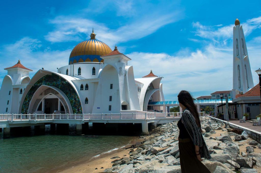 La mezquita Selat Malaka en Malaca, en Malasia