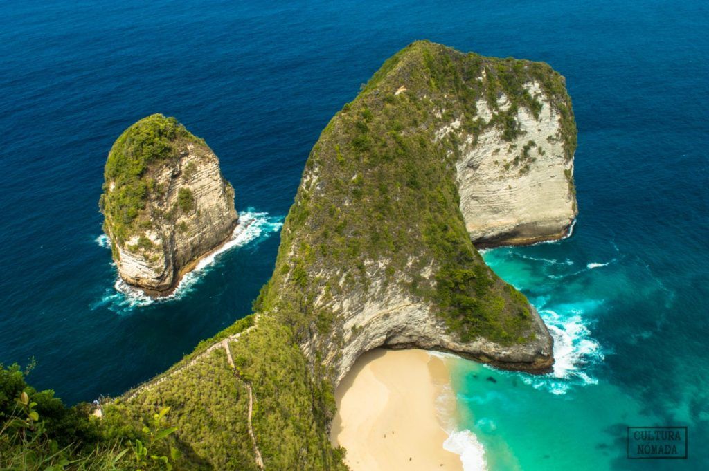 Kelingking Beach en la isla de Nusa Penida, cerca de Bali