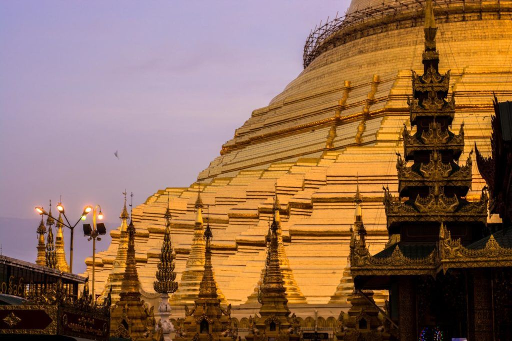 La Shwedagon Pagoda de Yangón y su dorado que impacta