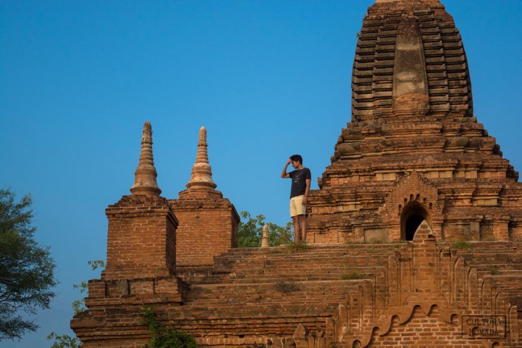 En lo alto de un templo perdido de Bagan, en Myanmar