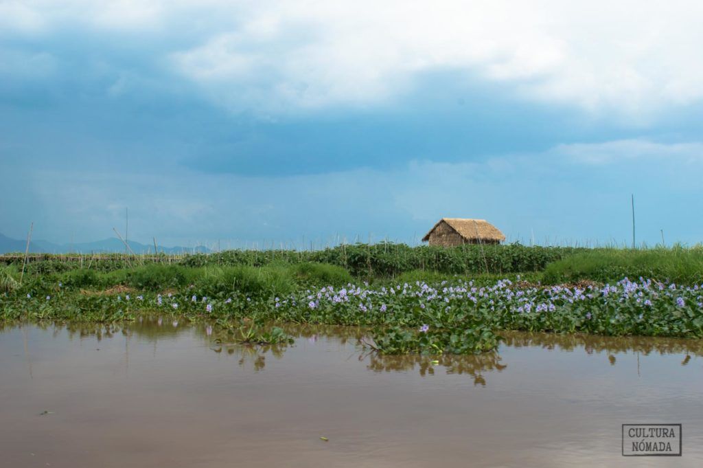 Una casa que flota en el lago Inle, en Myanmar