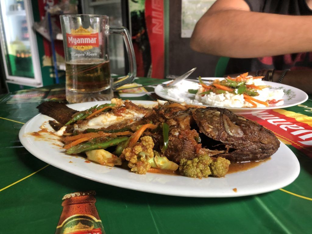 Un plato de pescado birmano en el lago Inle, en Myanmar