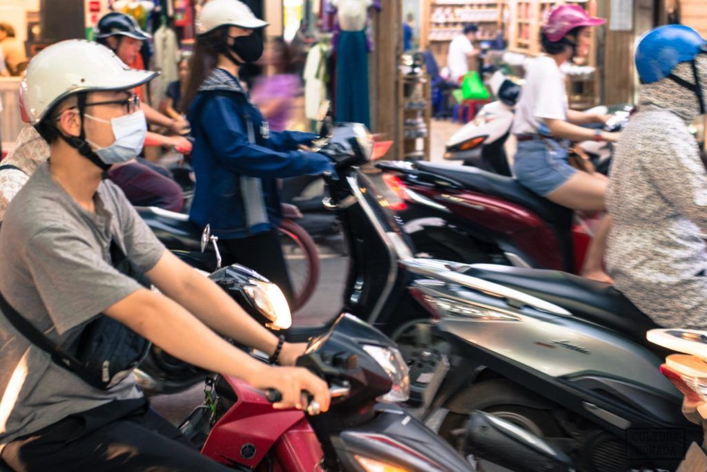 Las motos tomando Hanói, la capital de Vietnam