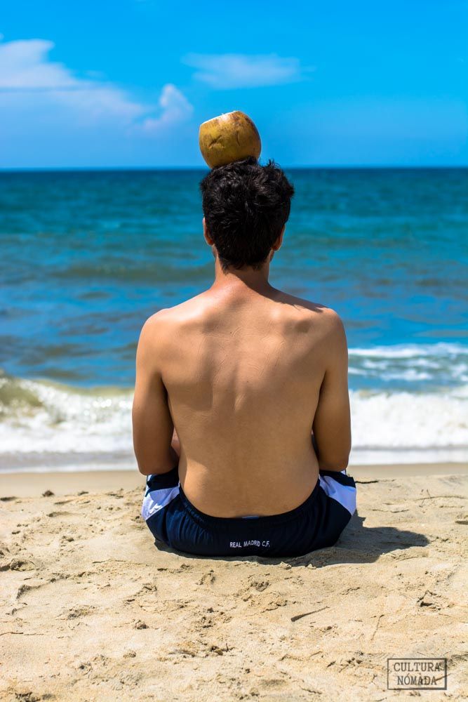 Malabarismos en la playa de Hou An, en uno de los chiringuitos vietnamitas playeros