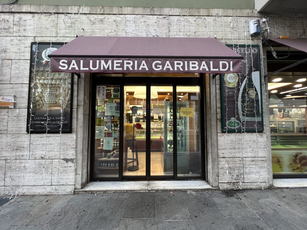 La entrada de la Salumeria Garibaldi, en la ciudad italiana de Parma