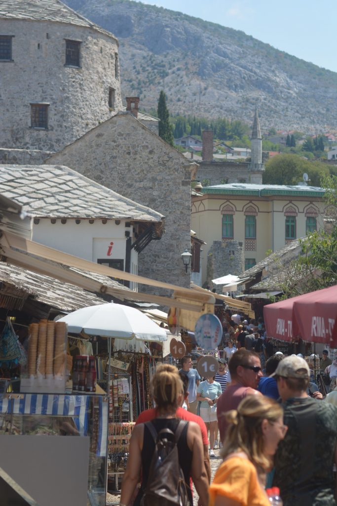 La ciudad de Mostar, en Bosnia y Herzegovina, y el turismo de masas