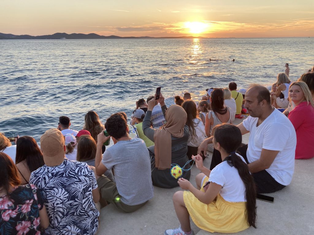 La puesta de sol de Zadar desde el Órgano de Mar