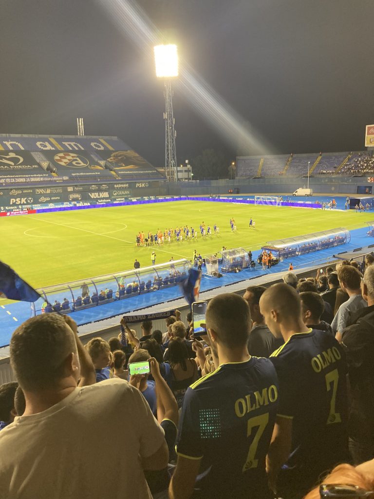 El estadio Maksimir durante un partido entre Dinamo Zagreb y Hajduk Split
