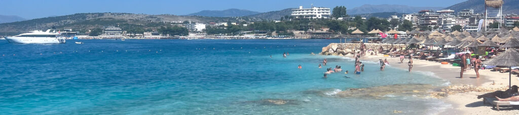 La playa de Ksamil, una de las más conocidas de la Riviera Albanesa