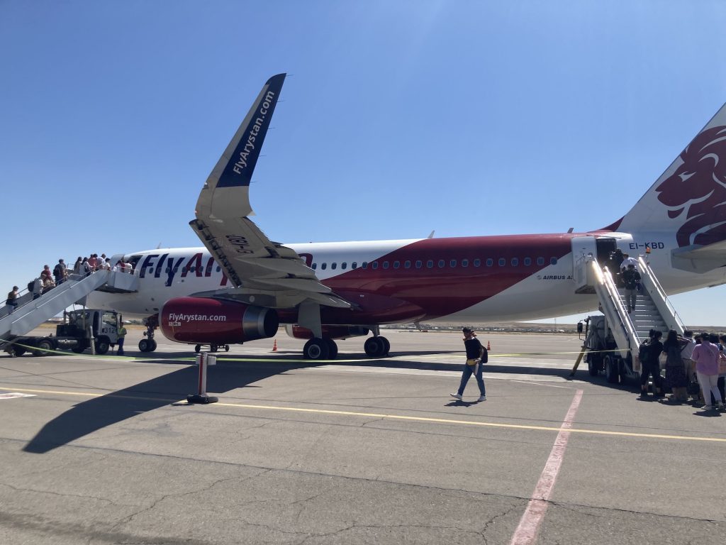 La pista de despegue del aeropuerto de Shymkent, con un avión