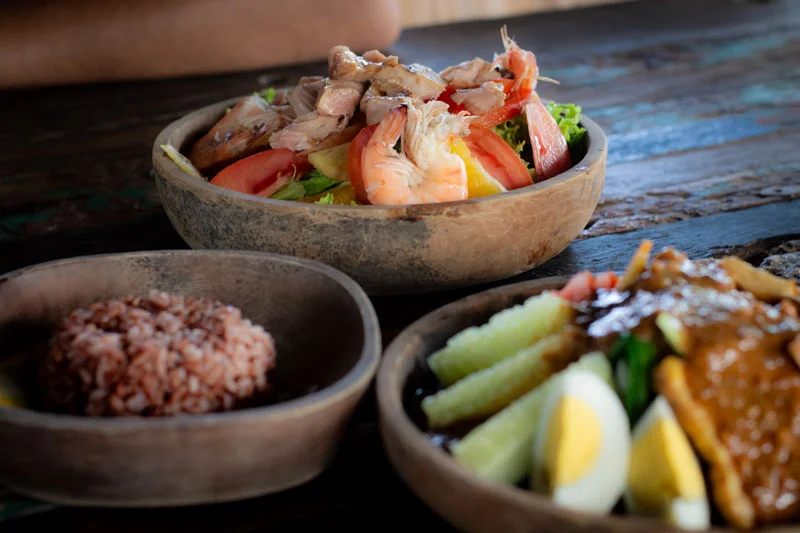Varios platos degustados en unos de los warungs de Bali