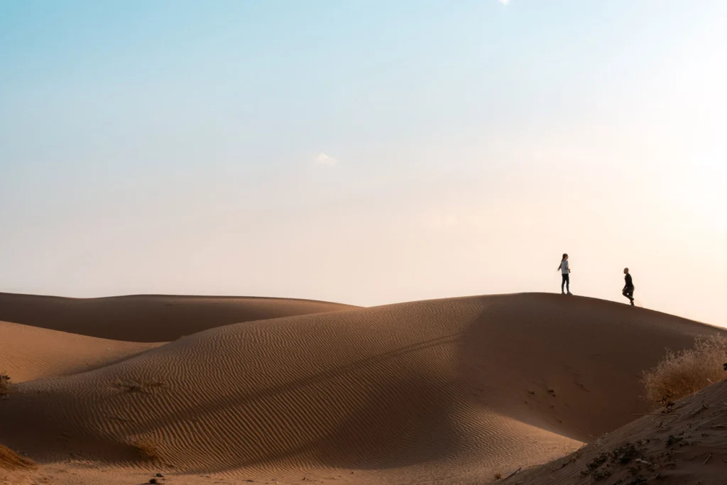 El desierto a las afueras de Jaisalmer al atardecer, un imprescindible de cualquier viaje a Rajastán