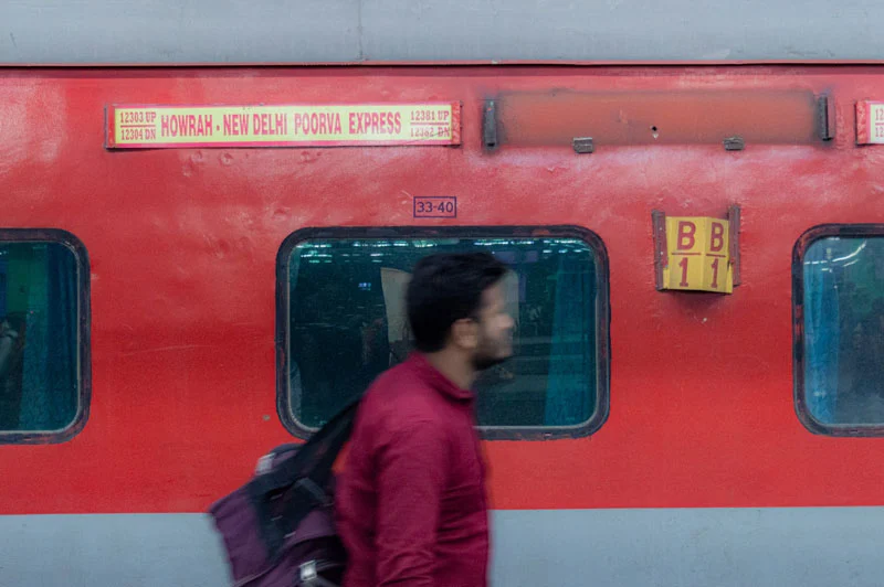 Un tren que cubre el trayecto de Varanasi a Calcuta
