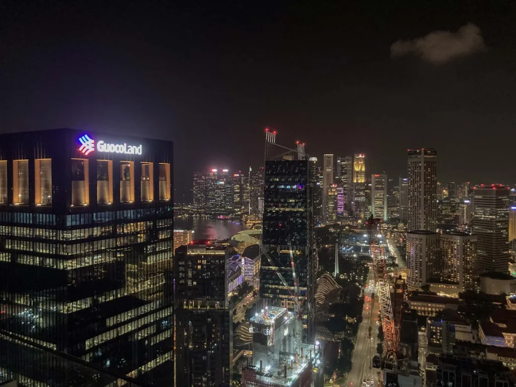 El skyline de Singapur de noche
