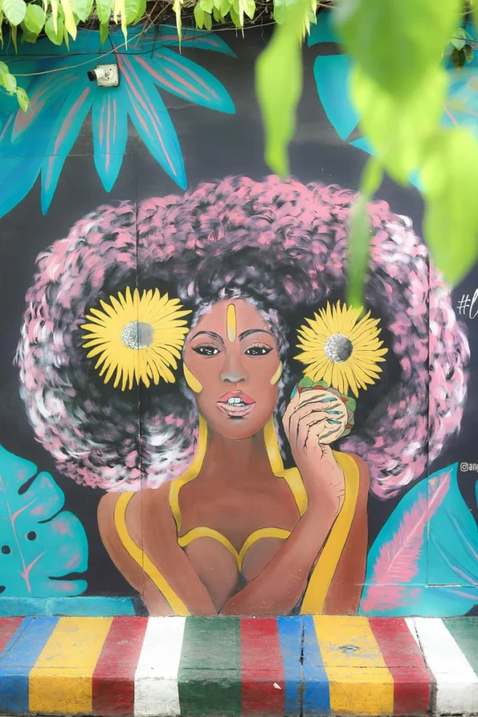 Pintura en una de las calles de Medellín, en Colombia