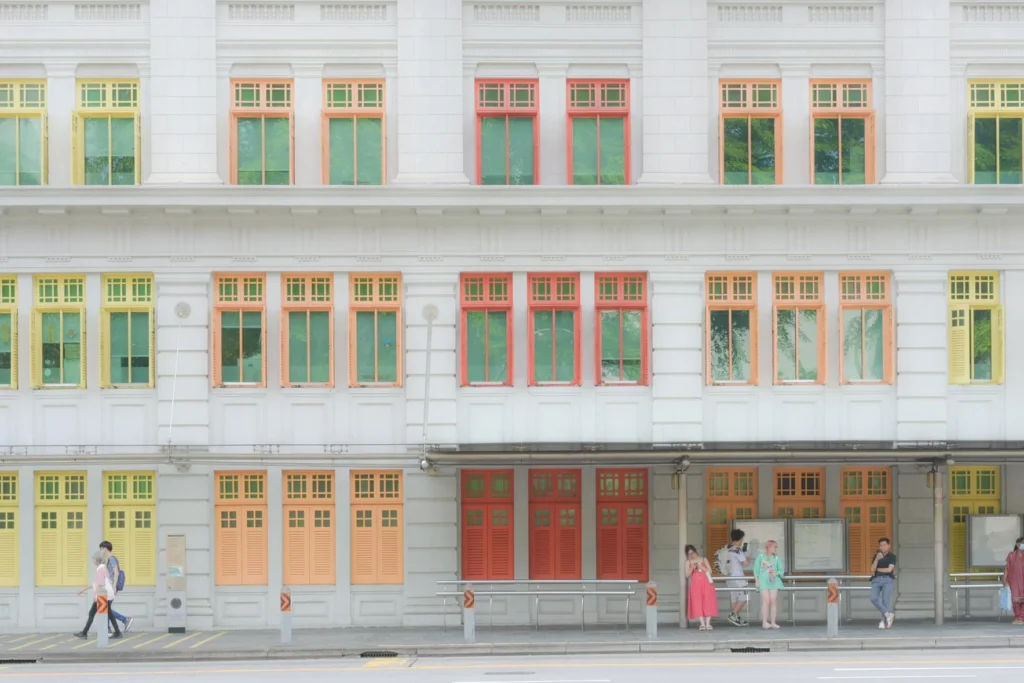Las ventanas de colores de la Old Hill Street Police Station