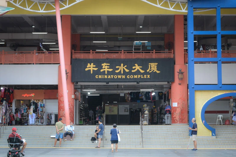 El Chinatown Complex en Singapur, uno de los principales hawker centre del país