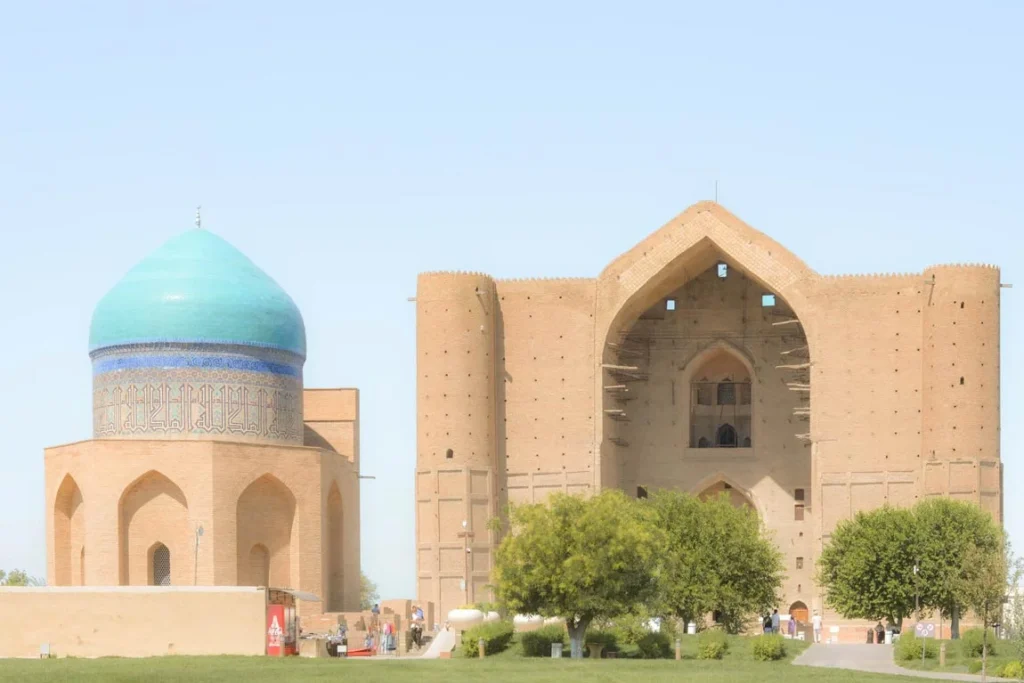 El mausoleo de Khoja Ahmad Yasavi, la perla de Turkestán en Kazajistán