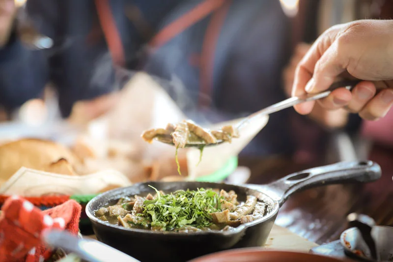 Una cazuelitza para taquear en Finca Altozano, uno de los mejores restaurantes de Valle de Guadalupe