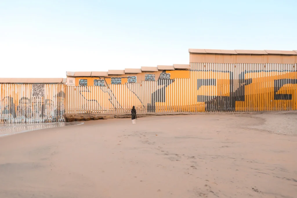 El Muro en la playa de Tijuana que separa México y Estados Unidos