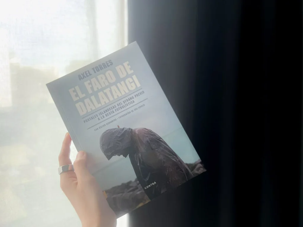 La portada del libro 'El faro de Dalatangi', de Axel Torres