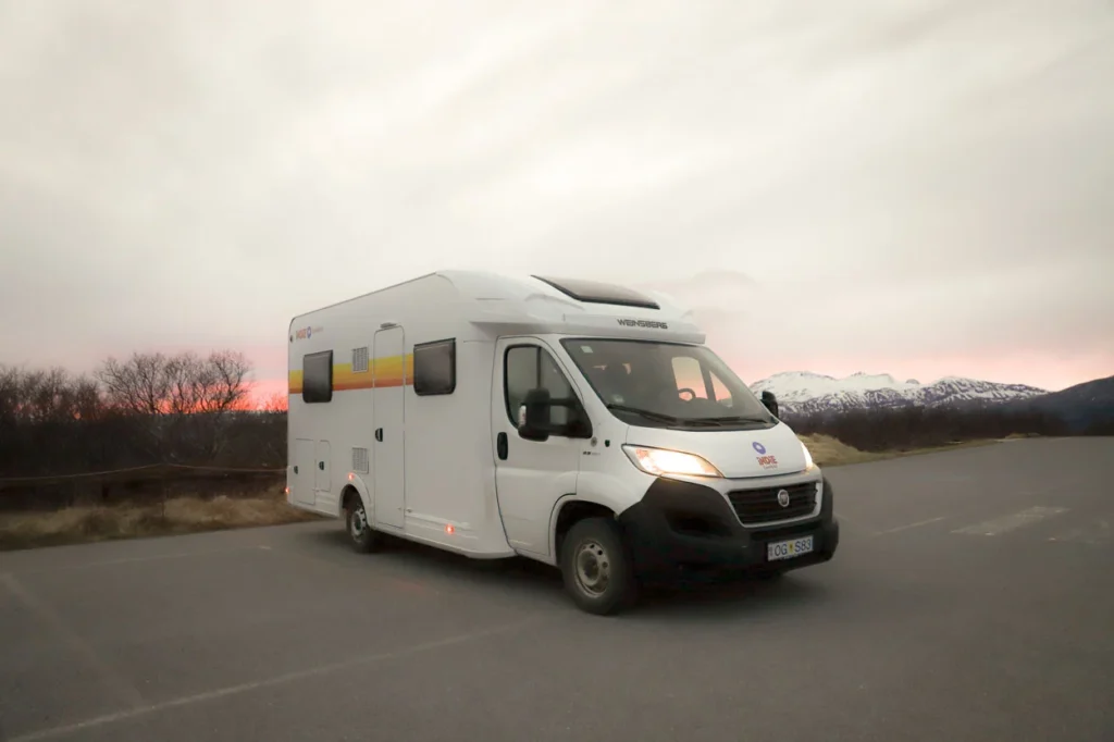Una autocaravana Indie Campers en Islandia