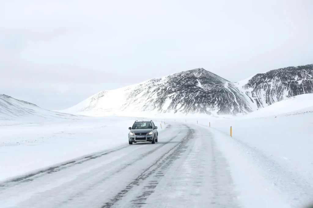 Un carretera congelada en el norte de Islandia, entre Egilsstadir y Akureyri
