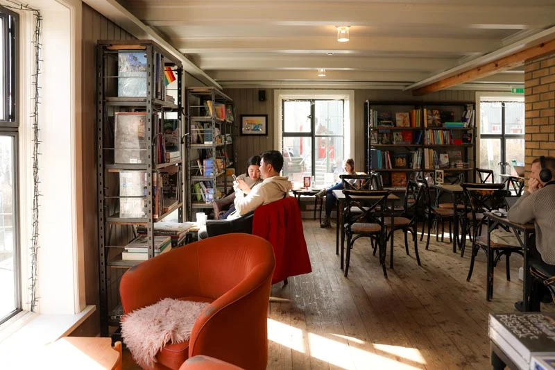 Iða Zimsen, la librería-cafebrería de referencia de Reykjavik