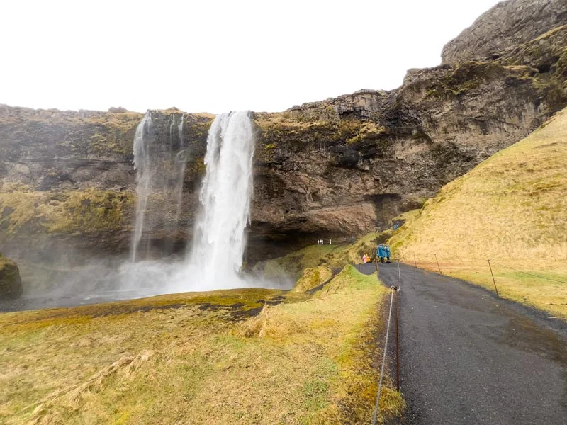 Seljalandsfoss, la cascada que se camina por detrás en Islandia