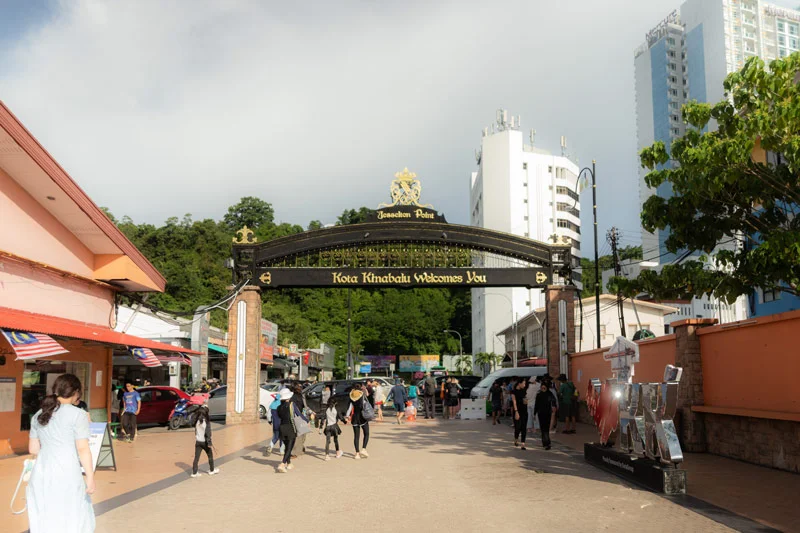 El puerto de Jesselton en Kota Kinabalu, en la isla de Borneo, en Malasia