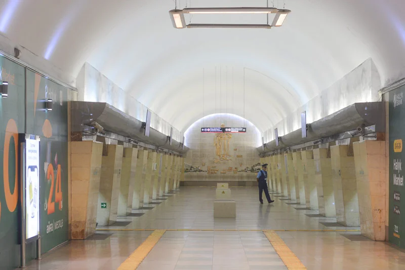 Una estación de metro en Almaty, en Kazajistán