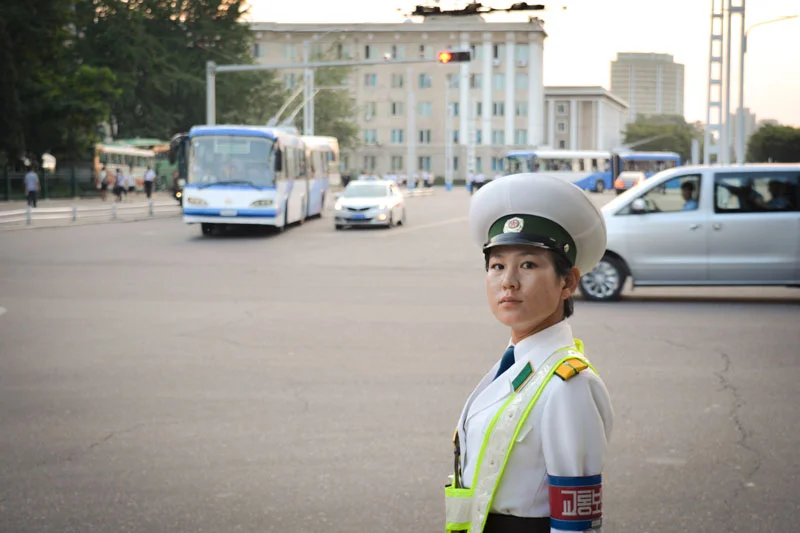 Una guardia de tráfico en Corea del Norte