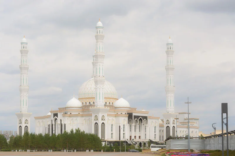 La mezquita Hazrat Sultan en Astaná, Kazajistán