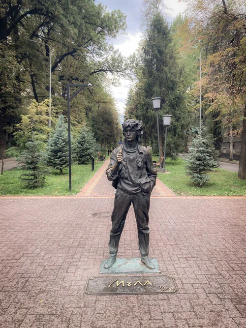 El monumento a Viktor Tsoi en Almaty
