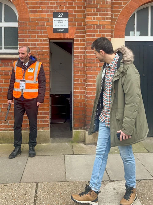 Puerta de acceso a Craven Cottage.