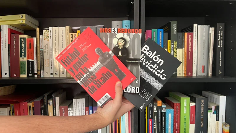 Portada de tres libros de fútbol