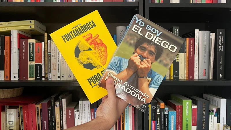 Portada de los libros 'Puro fútbol' y 'Yo soy el Diego'