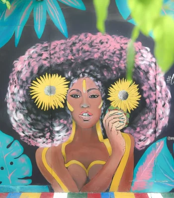 Pintura en una de las calles de Medellín, en Colombia