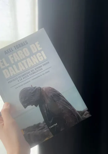 La portada del libro 'El faro de Dalatangi', de Axel Torres