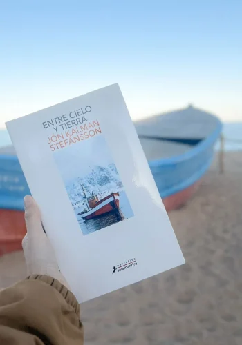 La portada del libro 'Entre cielo y tierra', de Jón Kalman Stefánsson