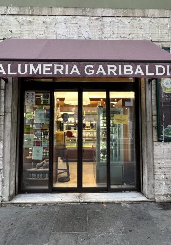 La entrada de la Salumeria Garibaldi, en la ciudad italiana de Parma