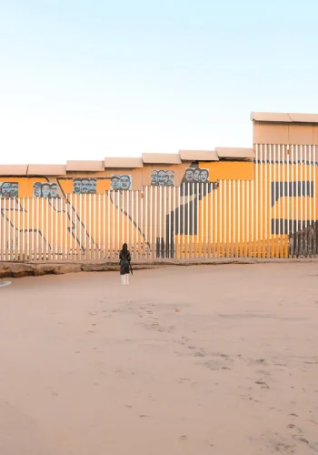 El Muro en la playa de Tijuana que separa México y Estados Unidos